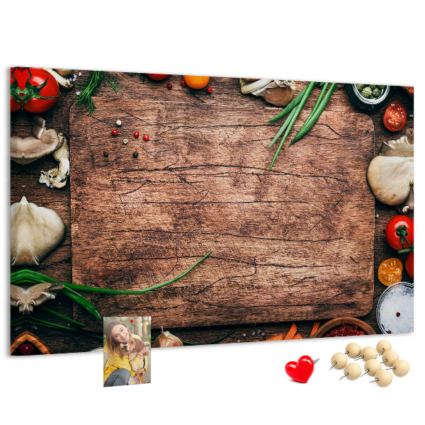 Panou din pluta Ingrediente naturale pe un fundal de lemn