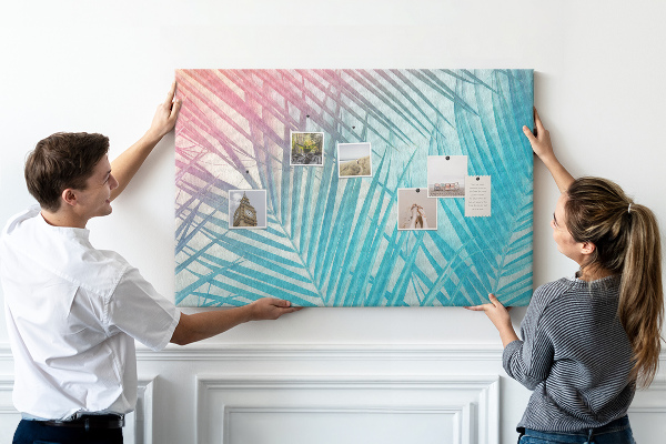 Panou din pluta Frunze tropicale pe un fundal pastel