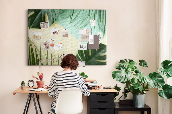 Panou de pluta Frunze tropicale pe un fundal pastel