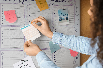 Panou din pluta Calendar de ziua de naștere cu accente colorate