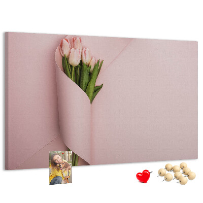 Panou de pluta Lalele delicate pe un fundal roz