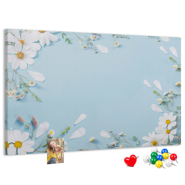 Panou de pluta Model floral pe un fundal albastru deschis