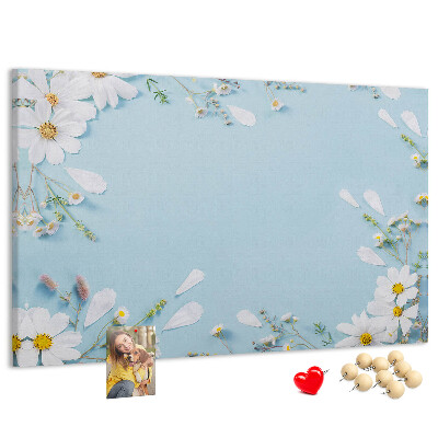 Panou de pluta Model floral pe un fundal albastru deschis