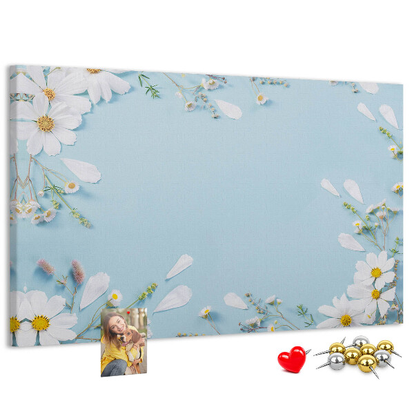 Panou de pluta Model floral pe un fundal albastru deschis