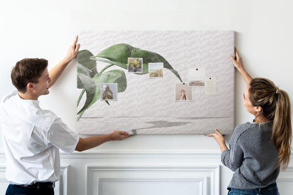 Panou de pluta Frunze delicate pe un fundal minimalist
