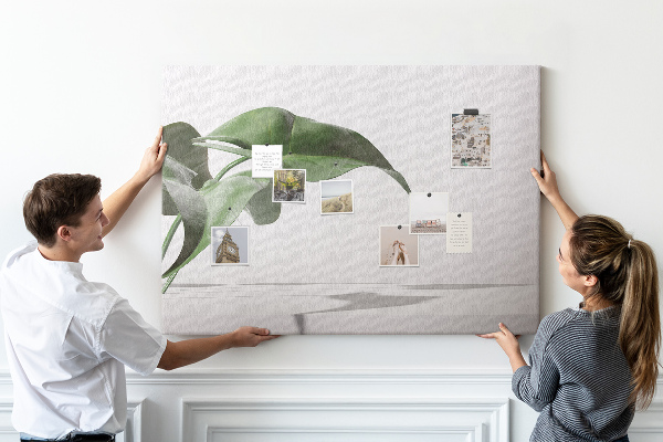 Panou de pluta Frunze delicate pe un fundal minimalist