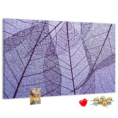 Panou din pluta Un model delicat de frunze pe un fundal violet