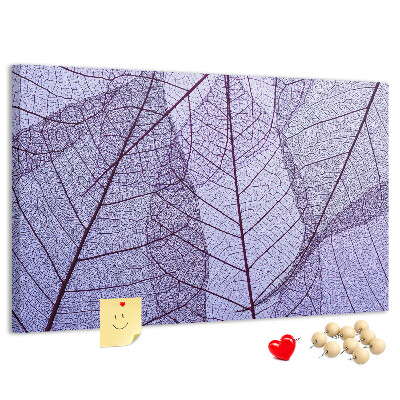Panou din pluta Un model delicat de frunze pe un fundal violet