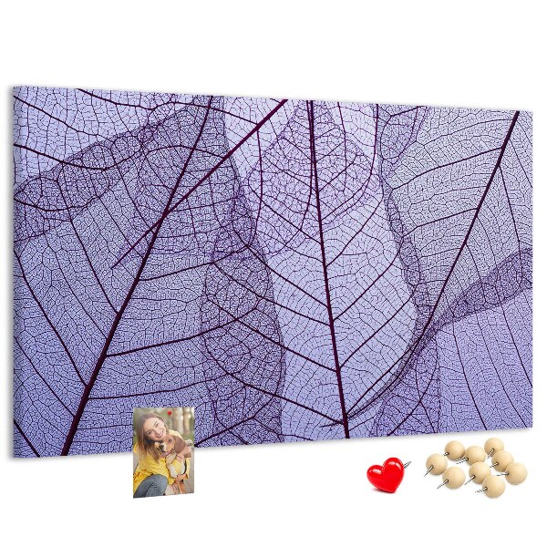 Panou din pluta Un model delicat de frunze pe un fundal violet