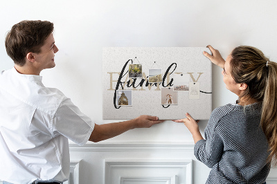 Panou de pluta Inscripție elegantă „familie” pe fundal alb