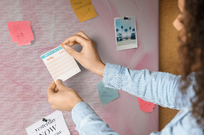 Panou de pluta Pene roz delicate pe fundal.