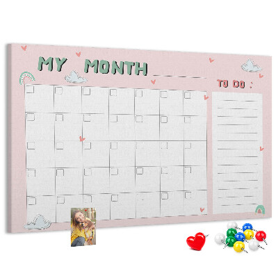 Panou din pluta Calendar roz cu nori și inimioare