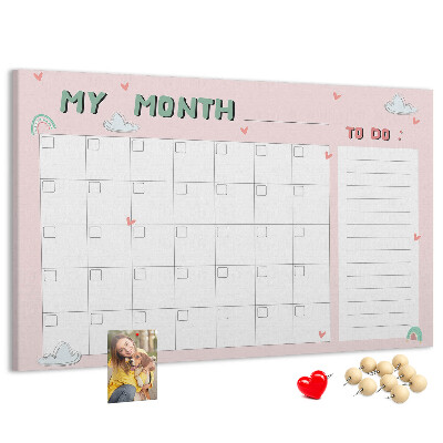 Panou din pluta Calendar roz cu nori și inimioare