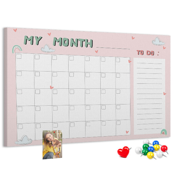 Panou din pluta Calendar roz cu nori și inimioare