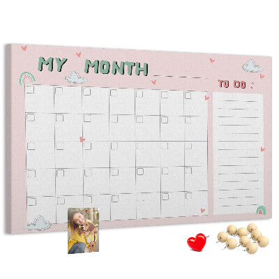 Panou din pluta Calendar roz cu nori și inimioare