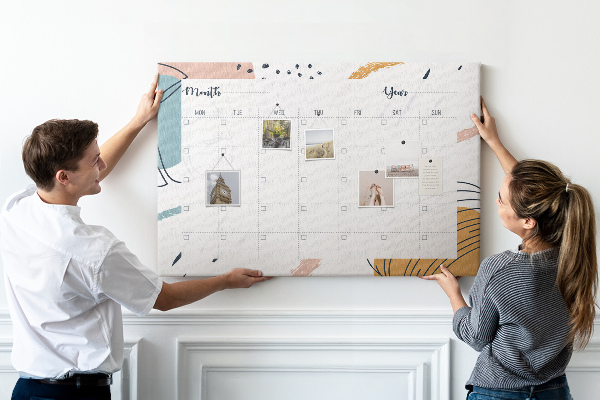 Panou din pluta Calendar colorat cu modele abstracte