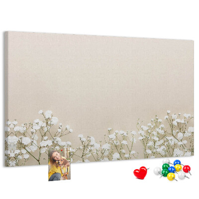 Panou de pluta Flori delicate pe un fundal neutru