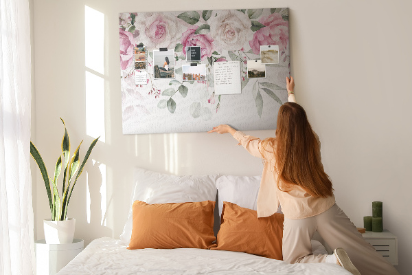 Panou de pluta Model floral în nuanțe delicate de roz