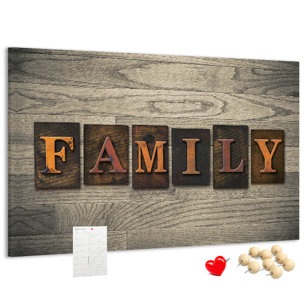 Panou de pluta Scrisori de familie pe un fundal de lemn