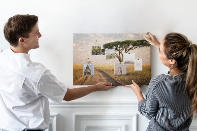 Panou din pluta Un drum printr-un peisaj african cu un copac