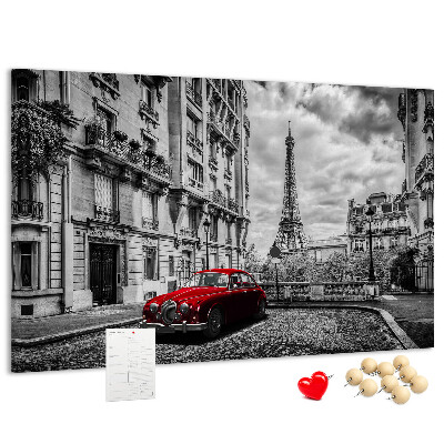 Panou din pluta O mașină roșie cu Parisul în fundal