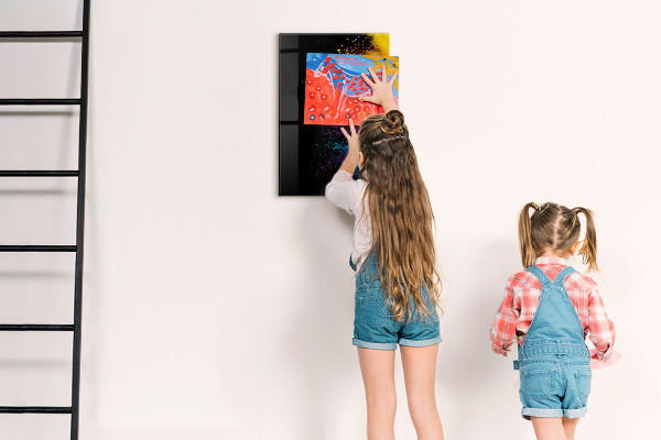 Tablă cu marker O tablă colorată pentru prezentarea fotografiilor