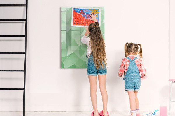 Tablă cu marker O tablă colorată pentru prezentarea fotografiilor