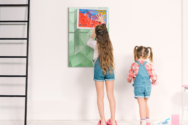 Tablă cu marker O tablă colorată pentru prezentarea fotografiilor