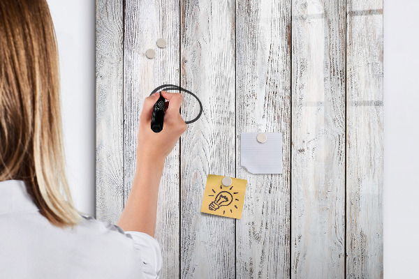 Tablă magnetică de scris O tablă pentru fixarea fotografiilor și notițelor