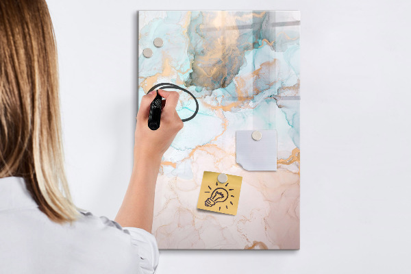 Tablă magnetică de scris O tablă colorată pentru prezentarea fotografiilor