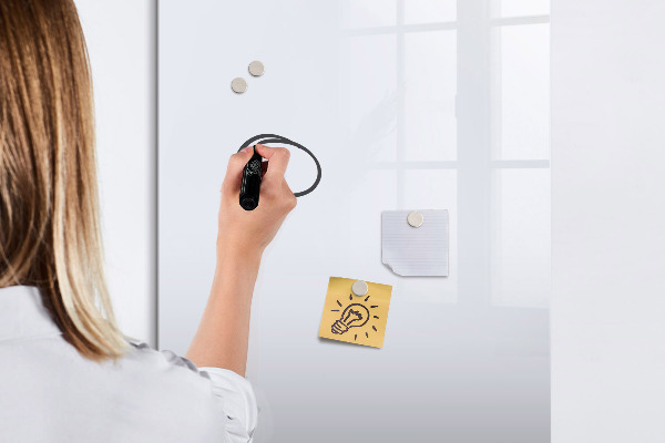 Tablă magnetică de scris Păstrând amintirile într-un stil modern
