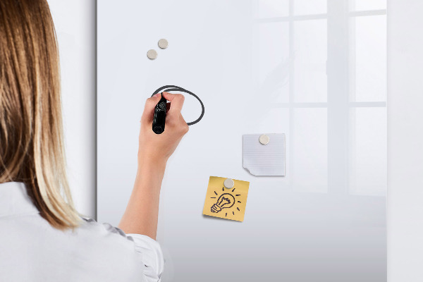 Tablă magnetică de scris Păstrând amintirile într-un stil modern
