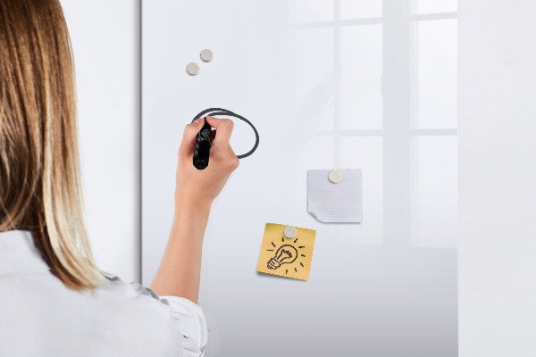 Tablă magnetică de scris Păstrând amintirile într-un stil modern