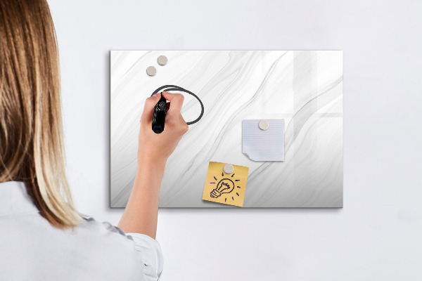 Tablă cu marker O tablă pentru prezentarea amintirilor și fotografiilor