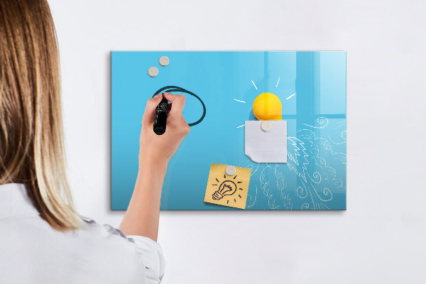 Tablă cu marker O tablă colorată pentru prezentarea fotografiilor
