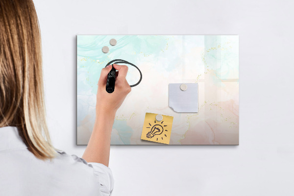 Tablă cu marker O tablă colorată pentru prezentarea fotografiilor