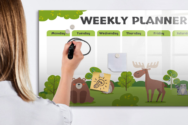 Tablă cu marker Planificator săptămânal cu tematică de pădure
