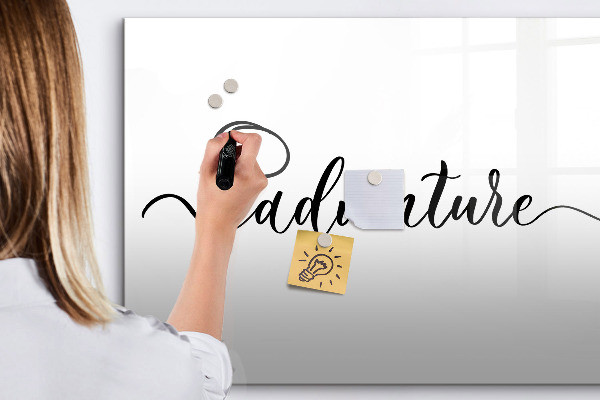 Tablă cu marker Un spațiu creativ pentru amintiri și fotografii