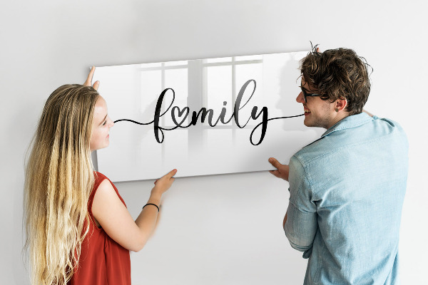 Tablă cu marker Amintiri de familie pe perete