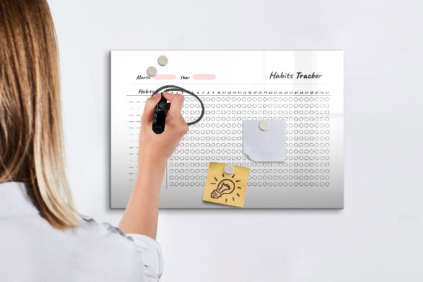 Tablă cu marker Urmărirea obiceiurilor cu o abordare modernă