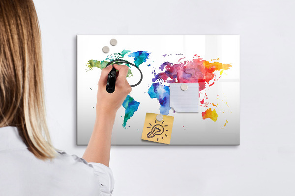 Tablă cu marker O hartă colorată pentru amintiri și notițe