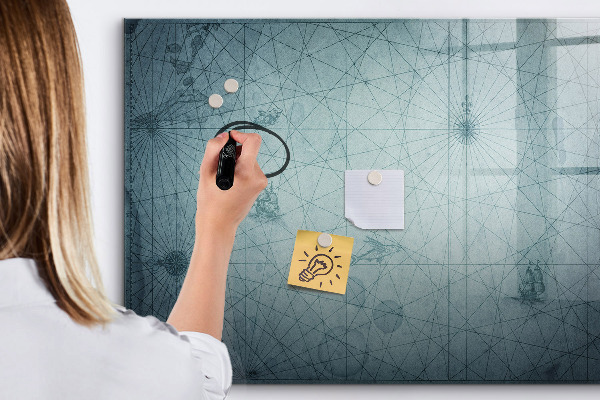 Tablă cu marker O tablă elegantă pentru notițe și fotografii