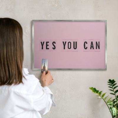 Panou magnetic înrămat pentru magneți de culoare argintie Motivație în fiecare zi