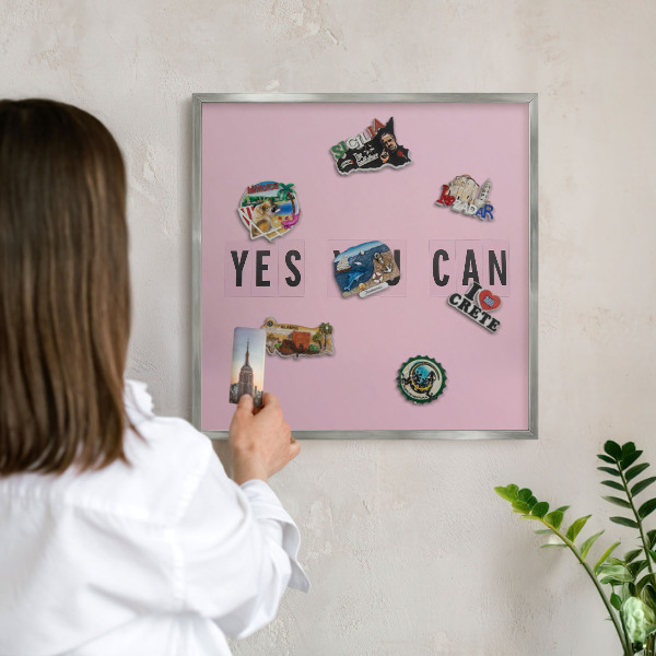 Panou magnetic înrămat pentru magneți de culoare argintie Motivație în fiecare zi
