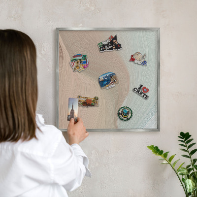 Panou magnetic înrămat pentru magneți de culoare argintie Vârtej pastelat