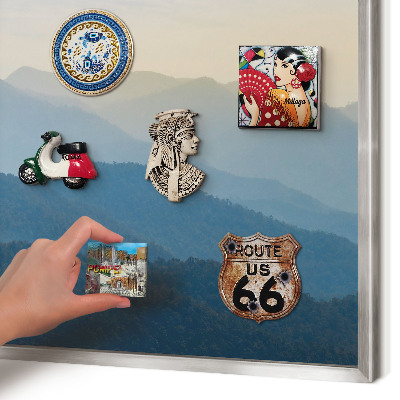Panou magnetic înrămat pentru magneți de culoare argintie Vederi la munte