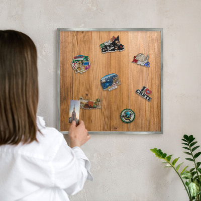 Panou magnetic înrămat pentru magneți de culoare argintie Textură de lemn