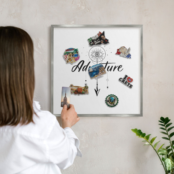 Panou magnetic înrămat pentru magneți de culoare argintie Temă de aventură