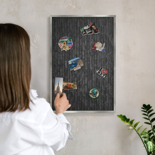 Panou magnetic înrămat pentru magneți de culoare argintie Zid de cărămidă