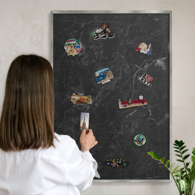 Panou magnetic înrămat pentru magneți de culoare argintie Marmură neagră